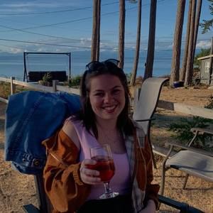 Meet your Posher, Claire